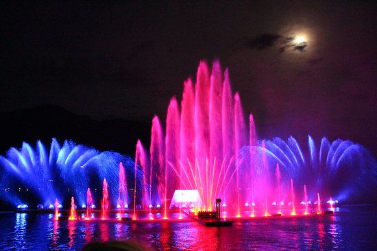 Licht-Show am See